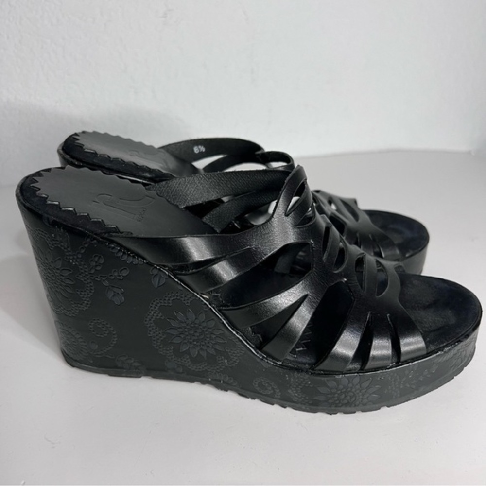 Report Jada Black Leather Embossed Florals Wedge Sandals 6.5